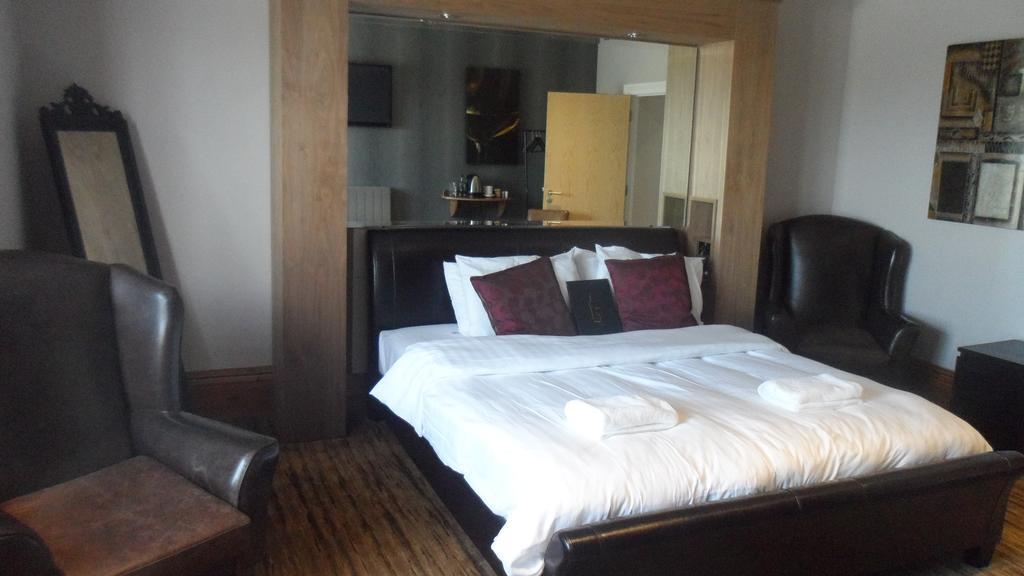 The Warwick Arms Hotel Chew Magna Bagian luar foto