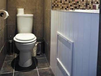 The Warwick Arms Hotel Chew Magna Bagian luar foto