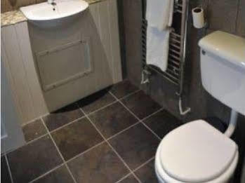 The Warwick Arms Hotel Chew Magna Bagian luar foto