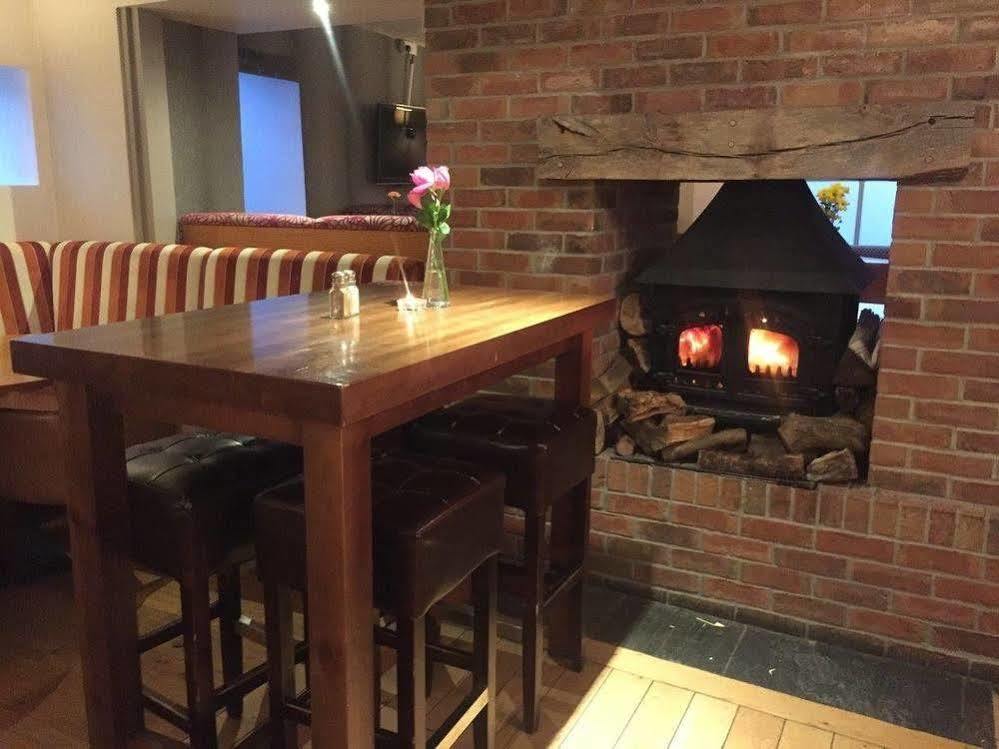 The Warwick Arms Hotel Chew Magna Bagian luar foto