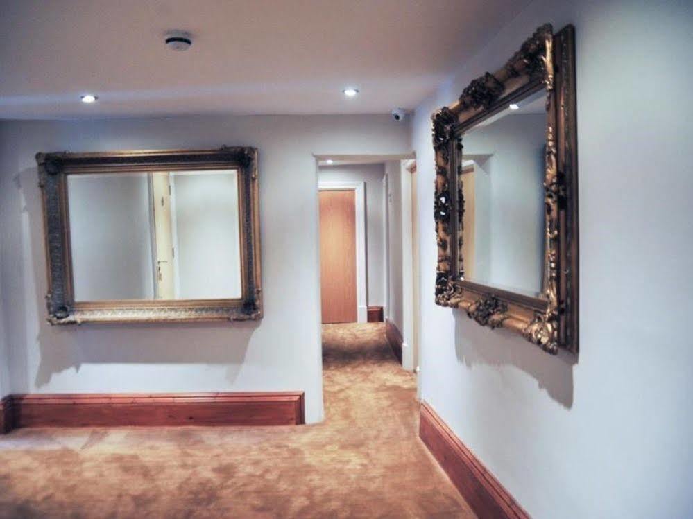 The Warwick Arms Hotel Chew Magna Bagian luar foto