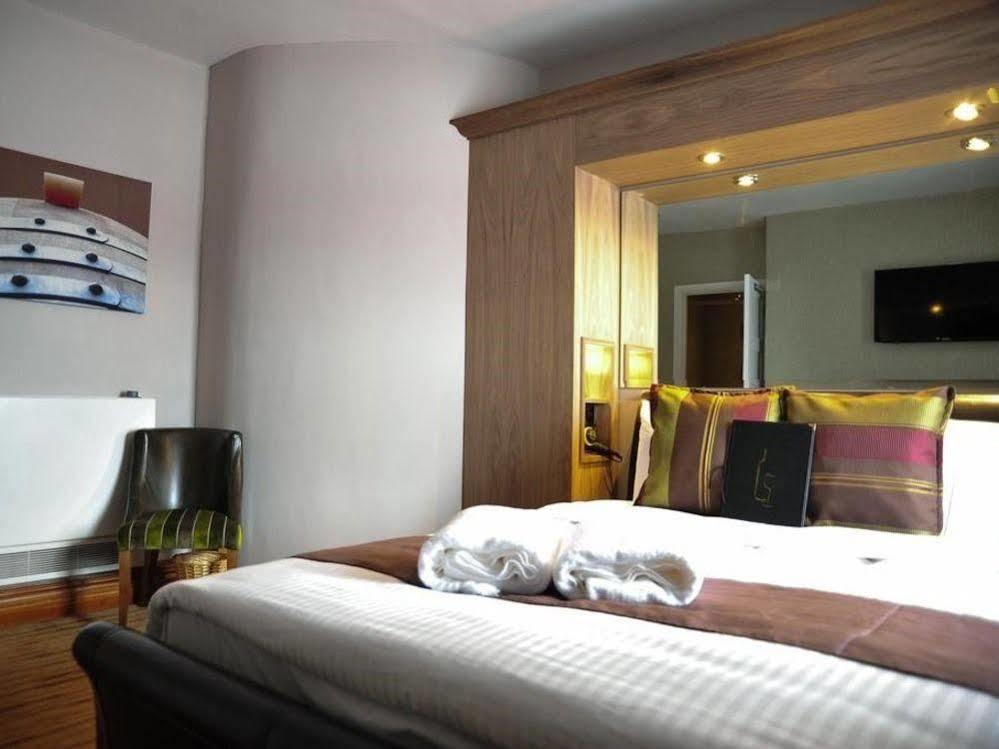 The Warwick Arms Hotel Chew Magna Bagian luar foto
